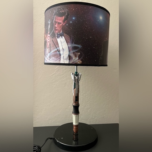 Doctor Who Sonic Screwdriver 11th Doctor Table Lamp - Picture 2 of 6